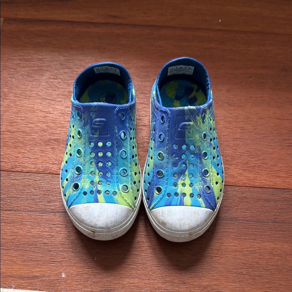 Skechers Blue and Green Sneakers with Dynamic Design